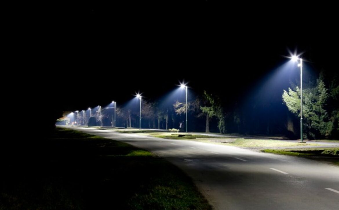 Utcai világítás este 4