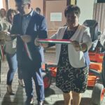 Új modern fűnyíró traktor