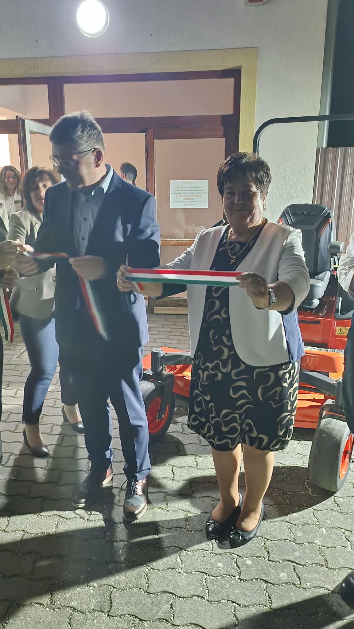 e65ba902-ff0f-4dbf-8570-3afa90d7d757